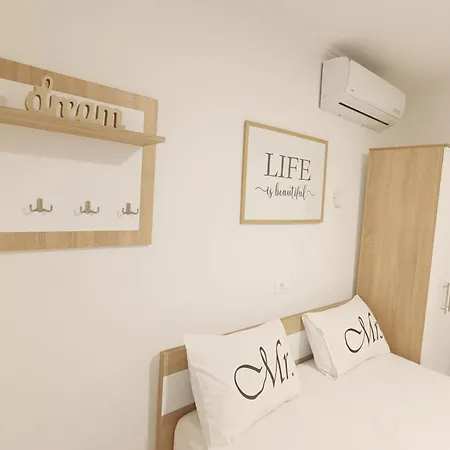 Sunset Apartment *